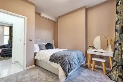 Image de Modern 1 & 2 Bedrooms Flats Near West Cliff Beach