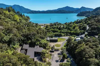 Image de Nature's Luxe - Moetapu Bay Holiday Home