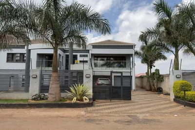 Image de A spacious, modern 3-bedroom ground-floor villa in Mount Pleasant Heights - 2366