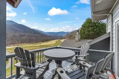 Image de Fairway & Mountain Views, Relaxing 2br Condo Retreat
