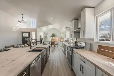 Image de Modern Golf Course Retreat Near Trails & Town