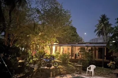 Image de A rustic vib  with tropical gardens and pool. Private, quiet, mountain views.