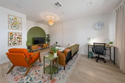 Image de New! Cozy 2br w/ King Bed - 8 Min to Airport