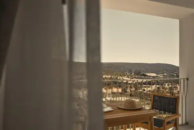Image de Sophisticated Room at Viceroy Ombria Algarve | Unwind Amidst Nature's Beauty