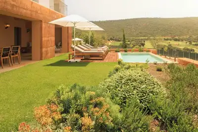 Image de Bright & Spacious Suite at Viceroy Ombria Algarve | Close to Salir Castle Ruins
