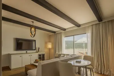 Image de Breathtaking Stay at Viceroy Ombria Algarve | Close to Quinta da Tôr Winery