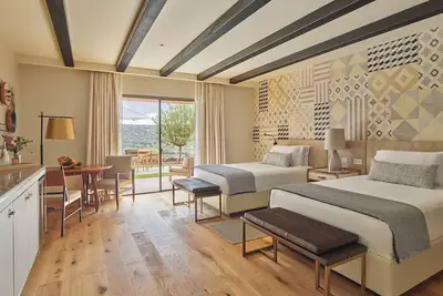 Image de Enjoy Panoramic Countryside Views at Elegant Algarve Room w/ Balcony