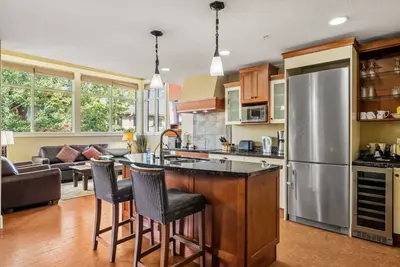 Image de Stylish Rockies Escape | King Suite, Patio