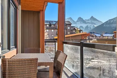Image de Relax & Unwind | Stylish Retreat, Mountain Scenery