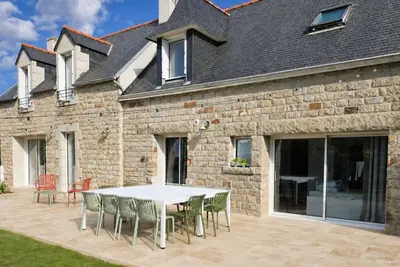 Image de Combrit - Maison en pierre rénovée, proche plage, jardin clos