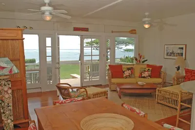 Image de Dazzling Oceanfront Views in a Relaxing Vintage Cottage