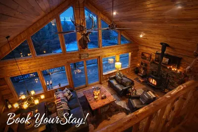 Image de Stunning Log Cabin Retreat on 60 Private Acres Near Dickey Lake. Pet Friendly.