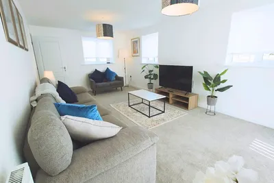 Image de Glynn*House*Newport*sleeps 8*Groups*Parking