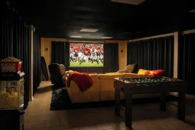 Image de Massage Chairs - Theater Room - By Uga - Swing Set