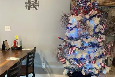 Image de 2-bedroom cabin in near Bluefield, Wv, direct connector  to Hatfield & McCoy