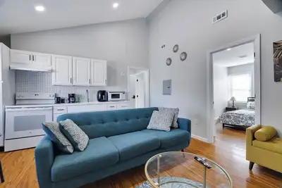 Image de 2br Apt Near Ewr and Nyc • Workspace + Parking