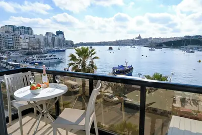 Image de A Sunny Seaview In Central Sliema, Sliema, Malta