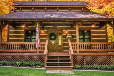 Image de Hot Tub Log Cabin on 5 Wooded Acres