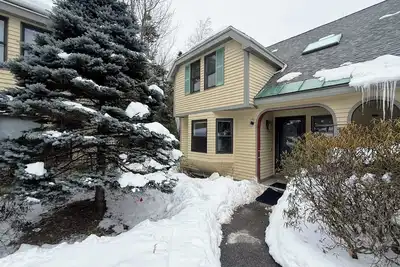 Image de 12mv Townhome in historic Maplewood Village; pool, hot tub, gym