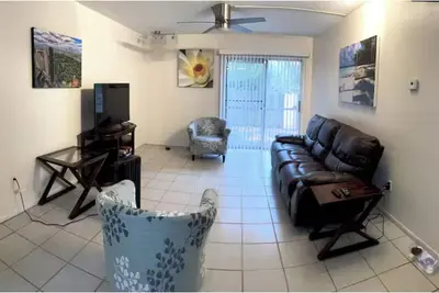 Image de Comfortable 2-bedroom apartment, 1. 5 blocks from Uf Hospital