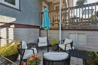 Image de 2 Bed Garden Suite, near Ubc, 15 mins from Downtown