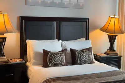 Image de Condo spacieux et confortable à 2 lits à Square Ones, Mississauga