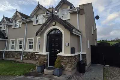 Image de Stylish spacious 3 bedroom townhouse just a short stroll from town