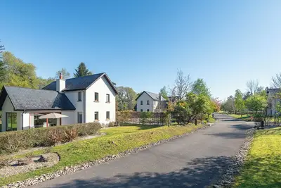 Image de 4 bedroom home with pool access. Sleeps 8