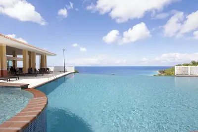 Image de Same property! New listing. Ocean Front Sunset Paradise.