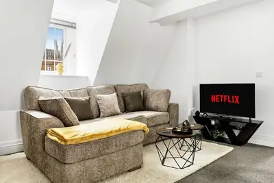 Image de Nottingham Modern City Centre 2-Bed Apartment - Dedicated Workspace and Terrace