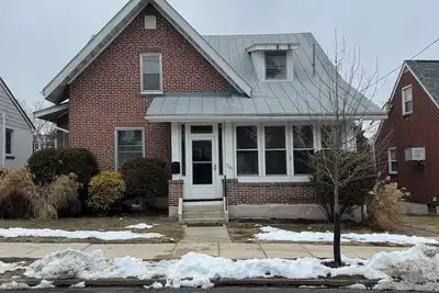 Image de Spacious 4br Home w/ Nursery + 1st-Floor Bed & Bath, Off-Street Parking.