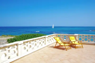 Image de Maison en bord de mer avec grande terrasse panoramique vue mer, Marina di Ostuni