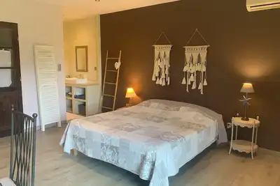 Image de Chambres d'hôtes en Provence dans un parc au calme près d'Avignon, du Luberon.