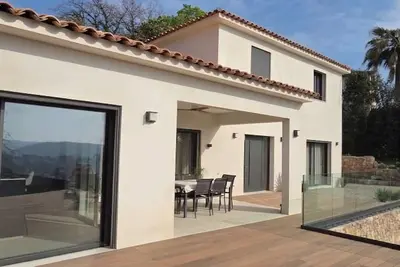 Image de Villa Contemporaine avec Piscine et vue