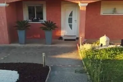 Image de maison Location saisonnière avec piscine