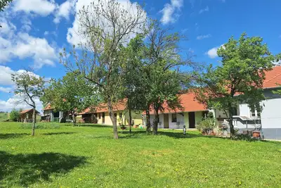 Image de Romantic vacation apartment with large garden - 2 min. from private natural swimming lake