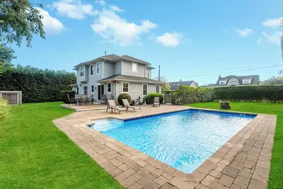 Image de Steps from the U. S. Open Venue Elegant Southampton Escape with Pool and. . .