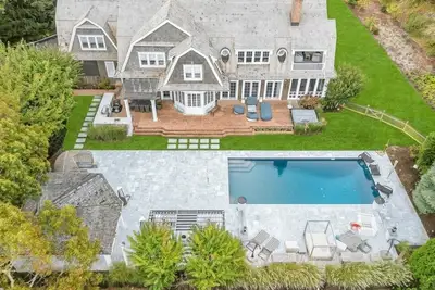 Image de Luxurious Southampton Estate with Heated Pool, Spa, and Resort-Style. . .