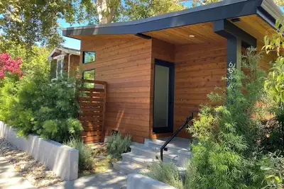 Image de Newly built in 2024 modern guest home in the heart of downtown Palo Alto.
