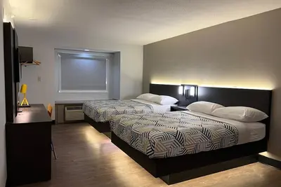 Image de Modern, Budget-friendly Stay w/ Clean Modern Design Near Indianapolis Zoo