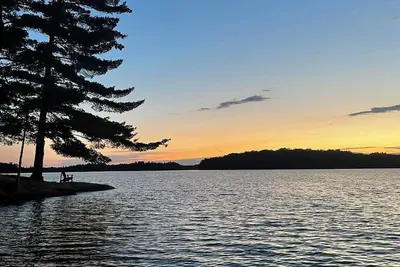 Image de Piney Ledge: Cozy old-school Muskoka, prime Lake Joseph, west facing. Sleeps 8.