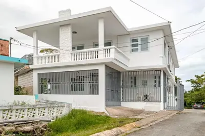 Image de Casa de Lirios is a hilltop house with lots of amenities in charming Luquillo.