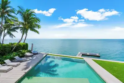 Image de Exceptional 6-bedroom ocean villa in Key Biscayne featuring infinity pool & more