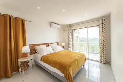 Image de Villa avec vue mer & montagne. Idéal pour couples et famille. Calme et Nature