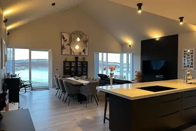 Image de Luxury lake-side Villa split into two apartments, upper apartment for rent