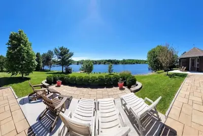 Image de Magnifique chalet Lac-Kénogami Saguenay - Chalet Ayala avec spa et plage privé