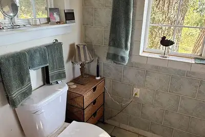 Image de Tranquil 2-bedroom country house on beautiful Bear Buttes with 40 mile views.