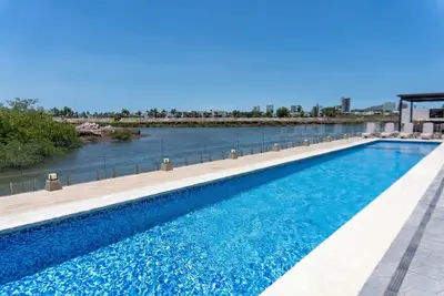 Image de Luxury apartment with pool, spectacular views