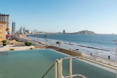 Image de Luxury Apartment with Oceanfront View & Pool