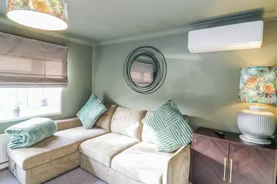 Image de The Nest Lodge 55, pet friendly in Marston, Lincolnshire